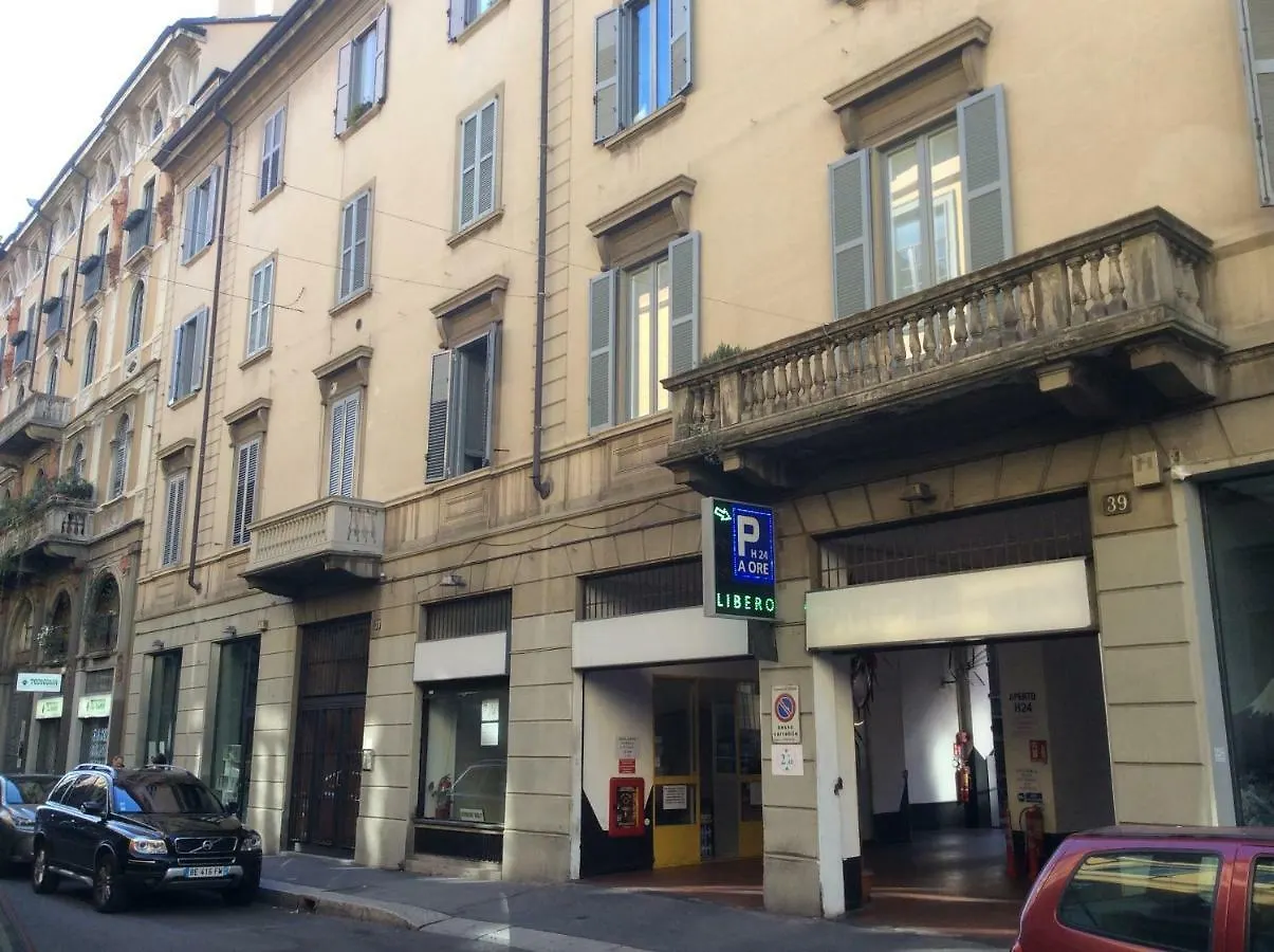 Apartment Solferino 37 Milan Italie