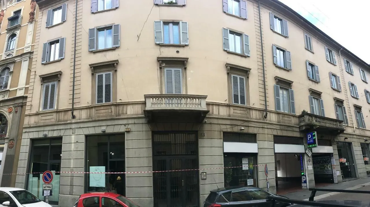 Apartment Solferino 37 Mailand